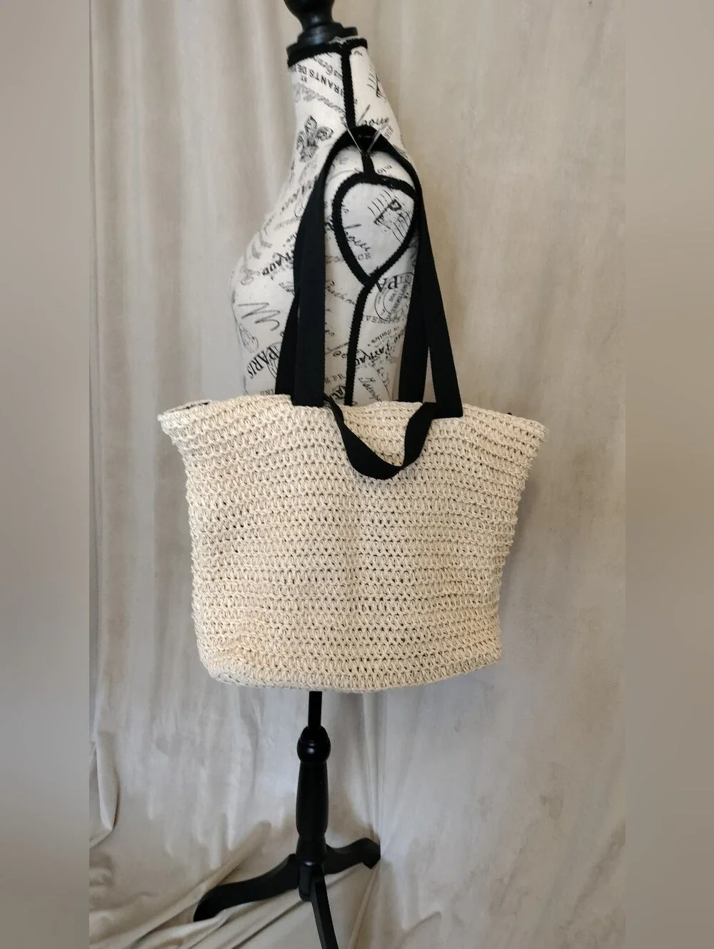 NWOT! Large Woven Straw Tote w/Two Sets of Straps Zipper Closure. Fully Lined